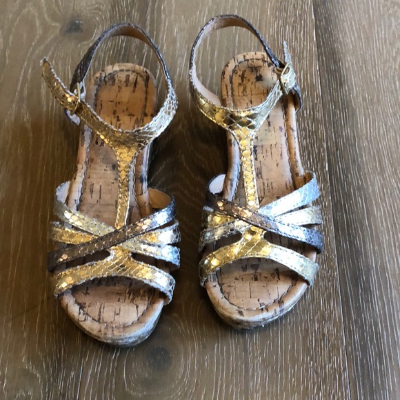 Girl’s Cat & Jack wedges - Picture 1 of 3